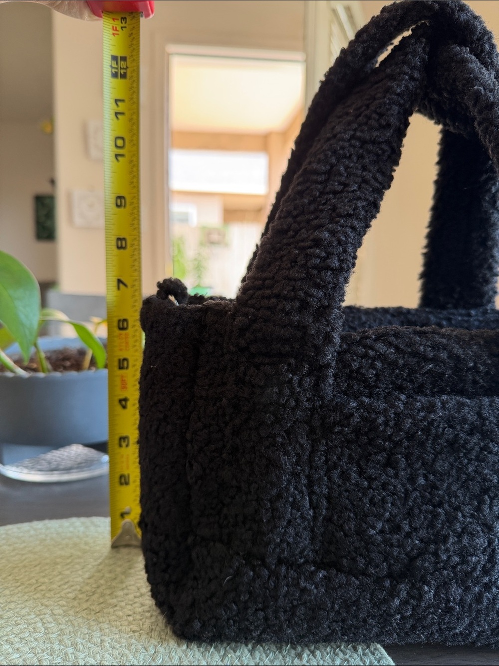 Forever21 Women's Black Sherpa Tote Bag - Cozy Everyday Handbag - Picture 5 of 5